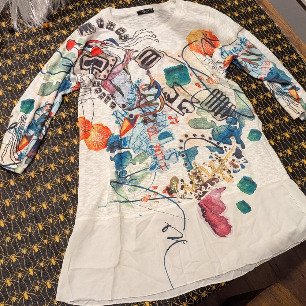 Inoah Art Shirt in very nice condition Small